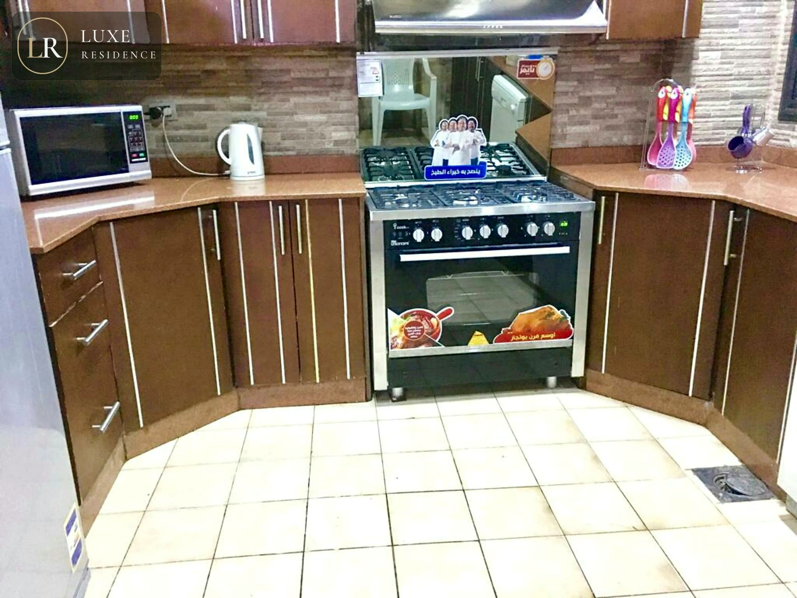 Full kitchen Room 2