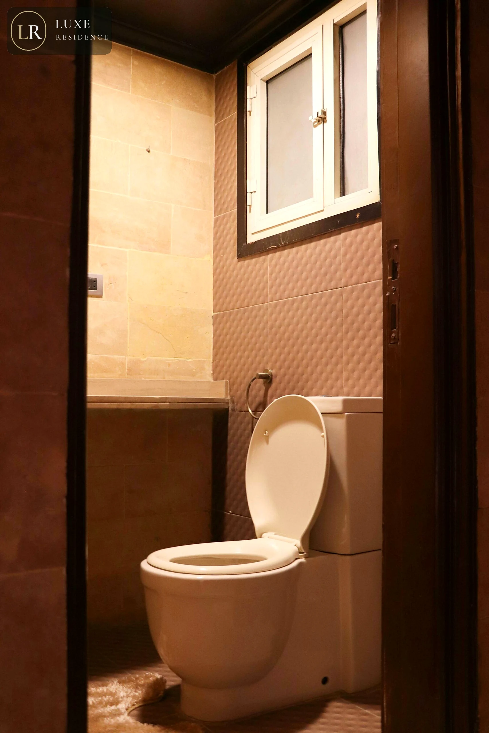 Half bathroom Room 1