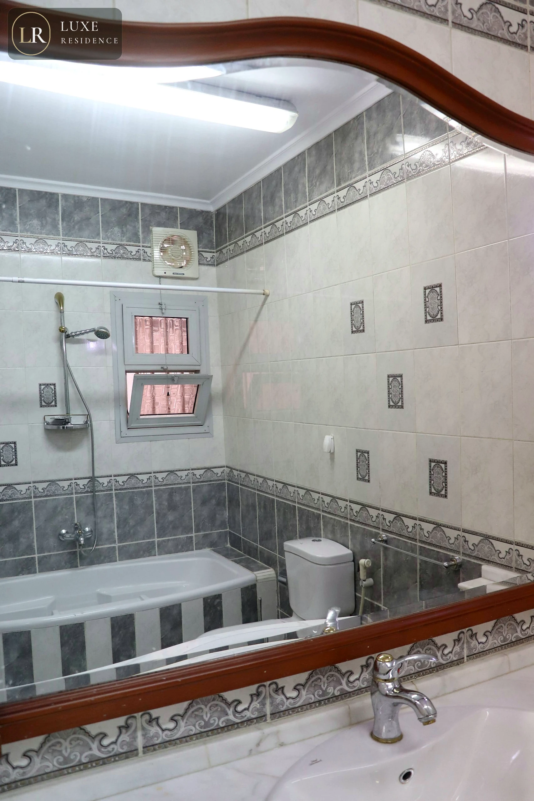Full bathroom Room 3