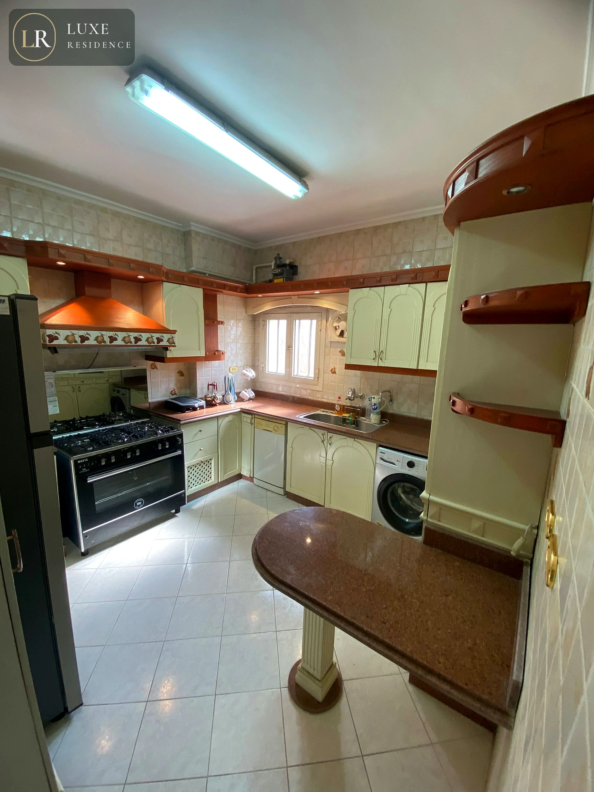Full kitchen Room 1