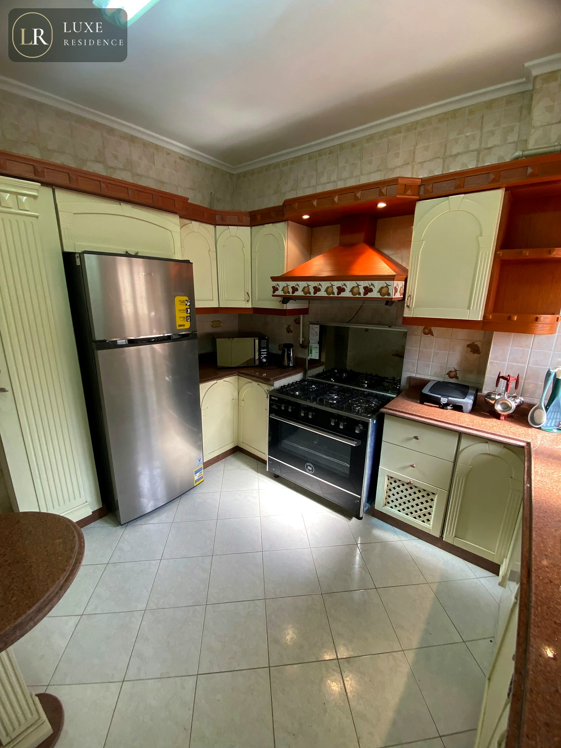 Full kitchen Room 2