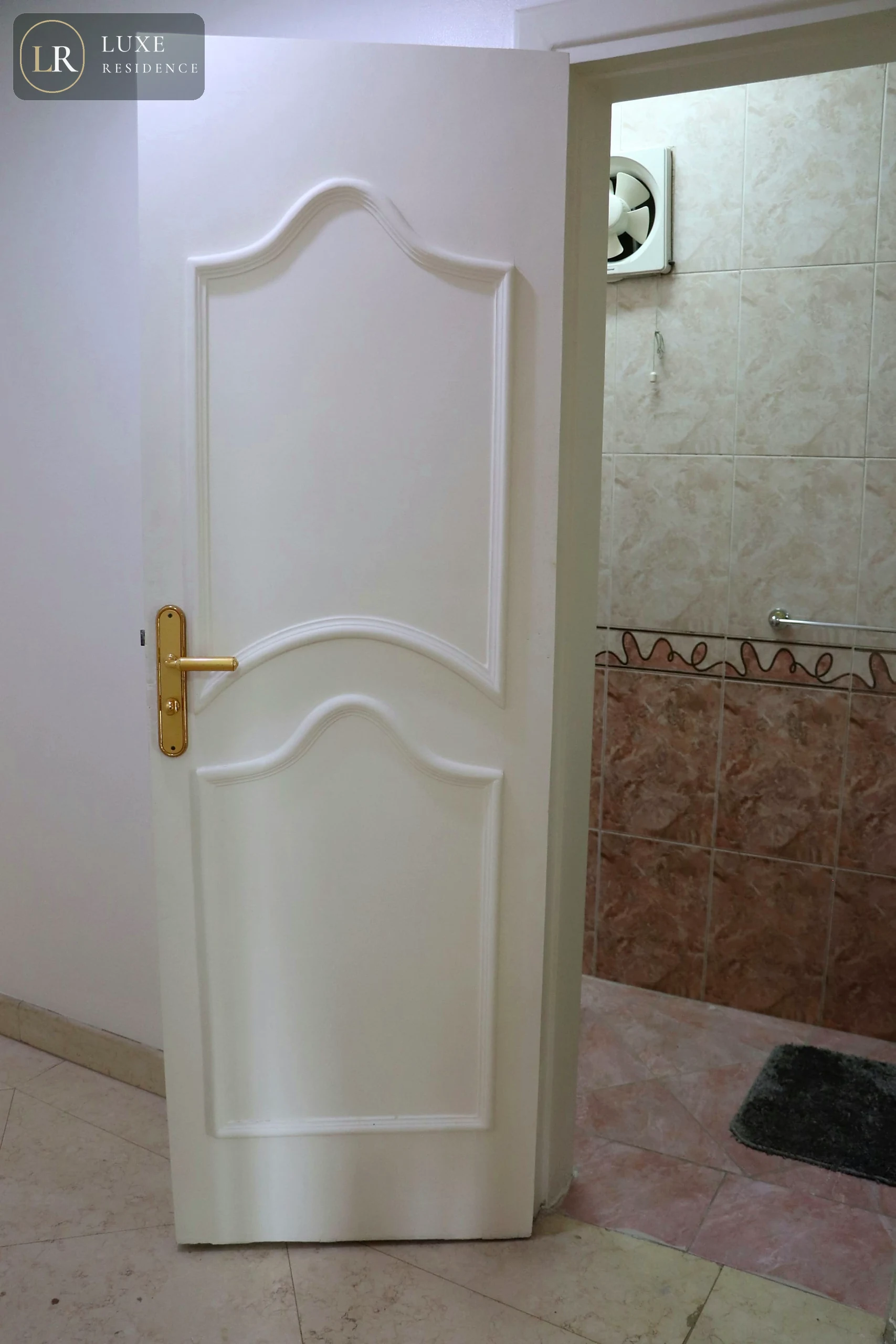 Half bathroom Room 1